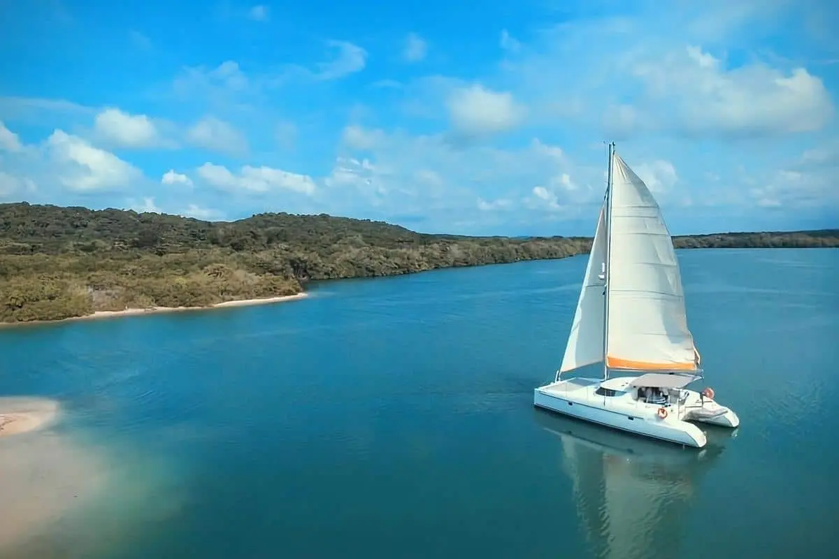 Catamarán Sirenas - Image 2